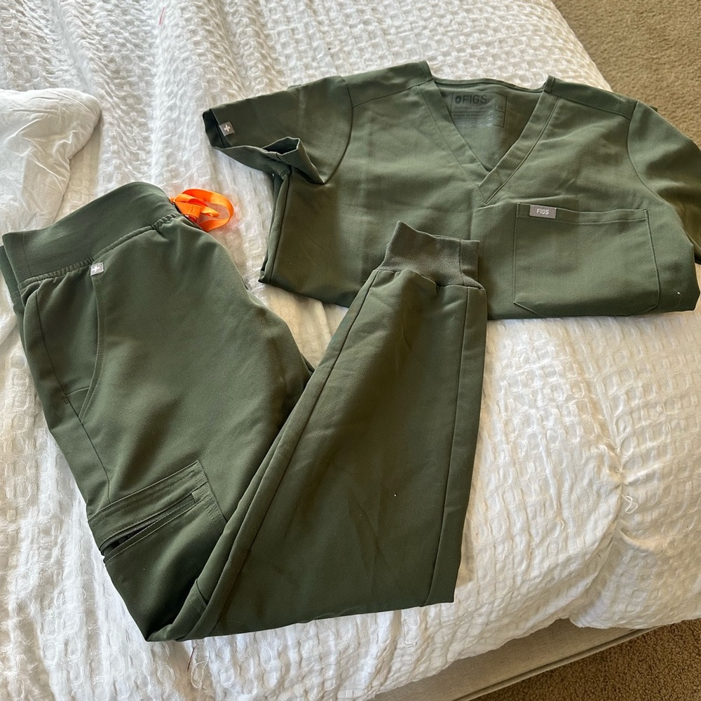 Green figs scrubs